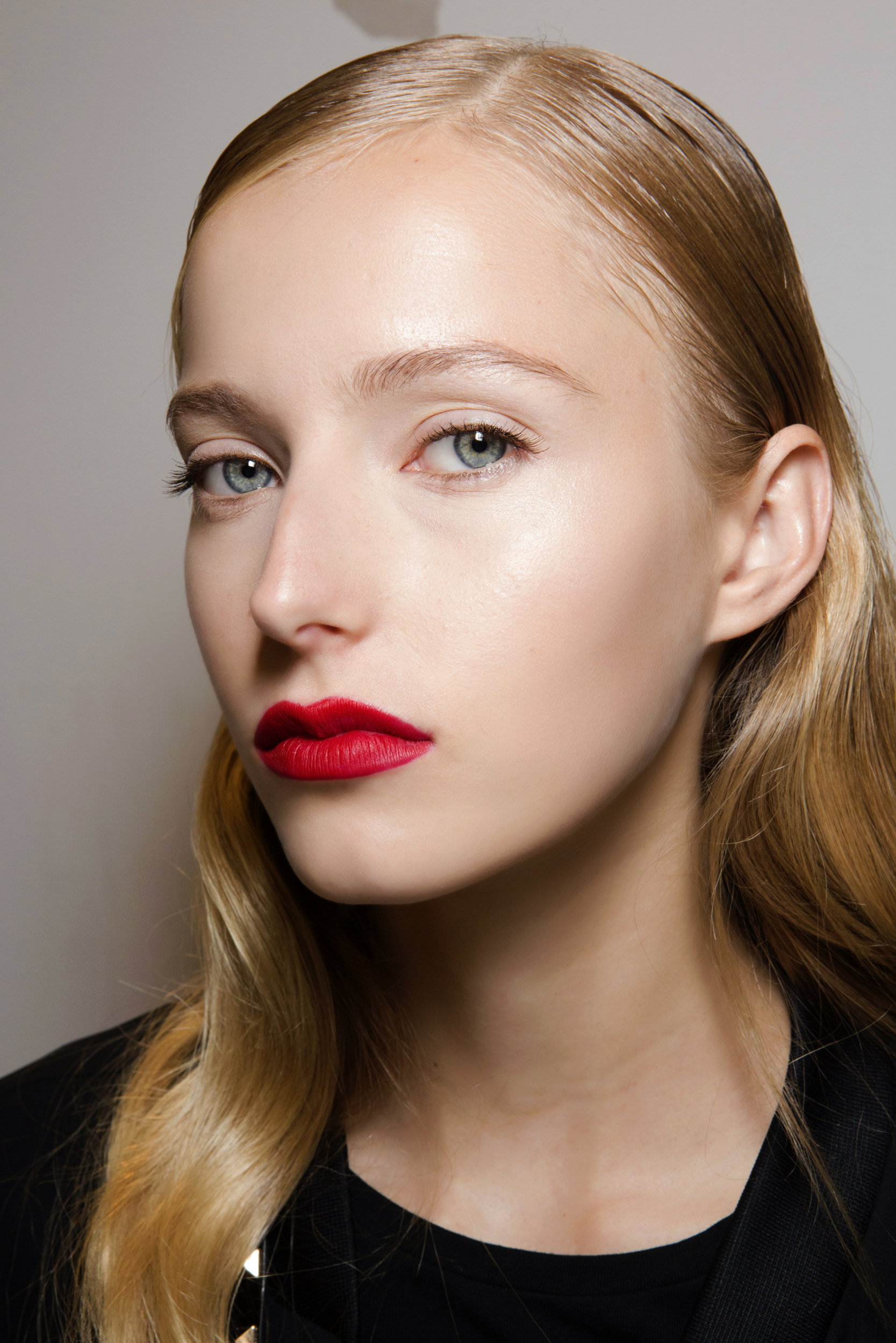 Czerwone usta poza kontur Blumarine