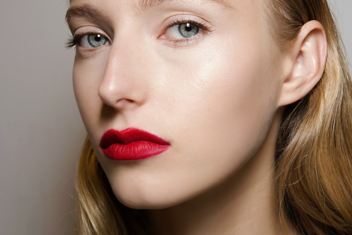 Czerwone usta poza kontur Blumarine