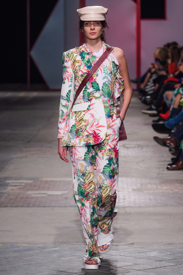 pokaz-bizuu-ss1862-51efd3c