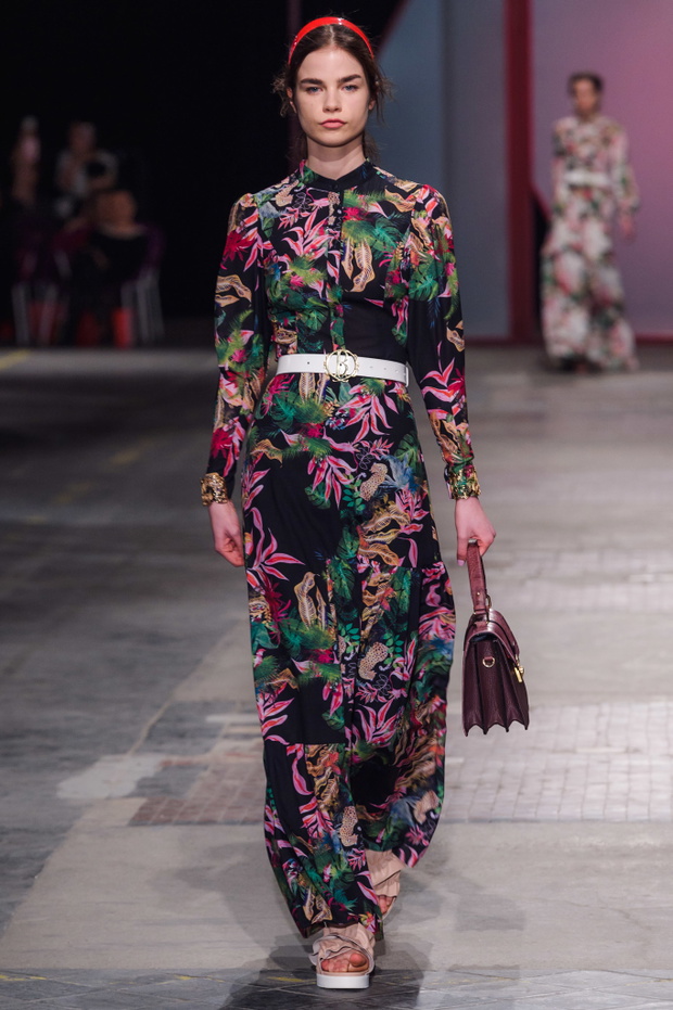 pokaz-bizuu-ss1858-26cee3b