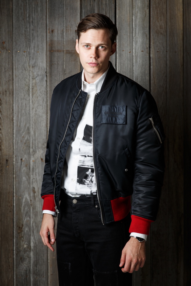 bill-skarsgard-na-pokazie-calvin-klein-jesien-zima-2018-2019-2539e28