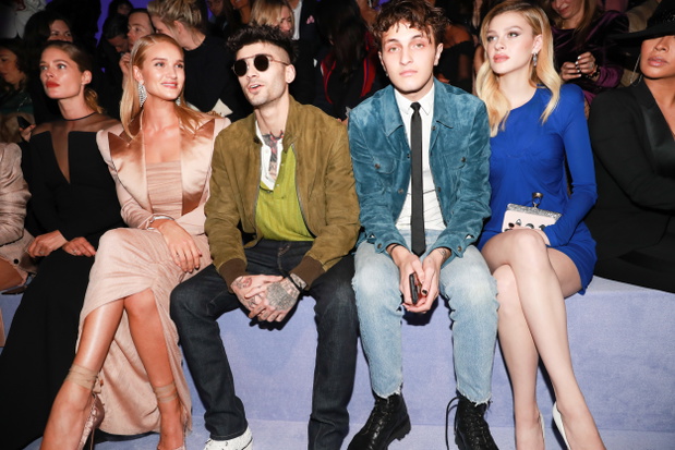 rosie-huntington-whiteley-zayn-malik-anwar-hadid-na-pokazie-tom-ford-jesien-zima-2018-2019-ab60116