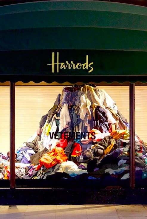 Witryna Vetements w Harrods