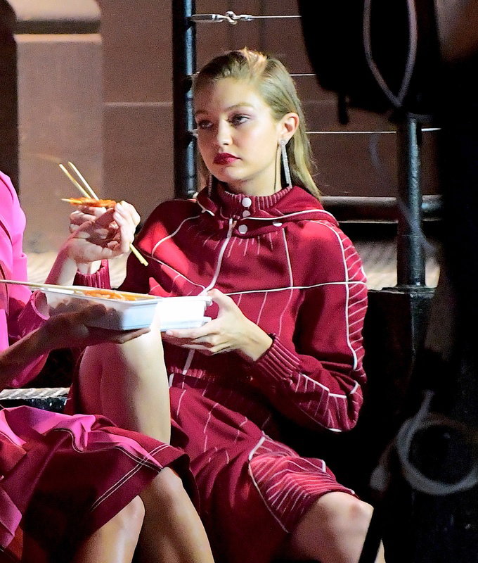 Jak schudnąć z twarzy? Gigi Hadid