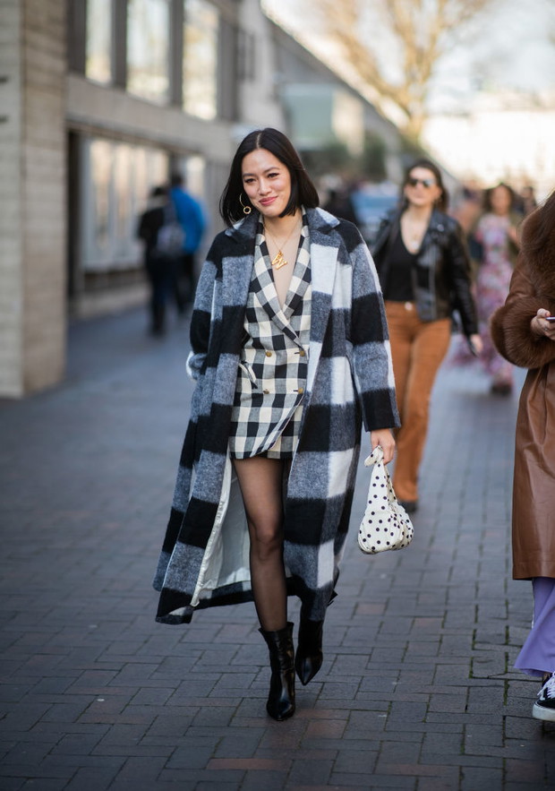 Jak nosić kratkę gingham?