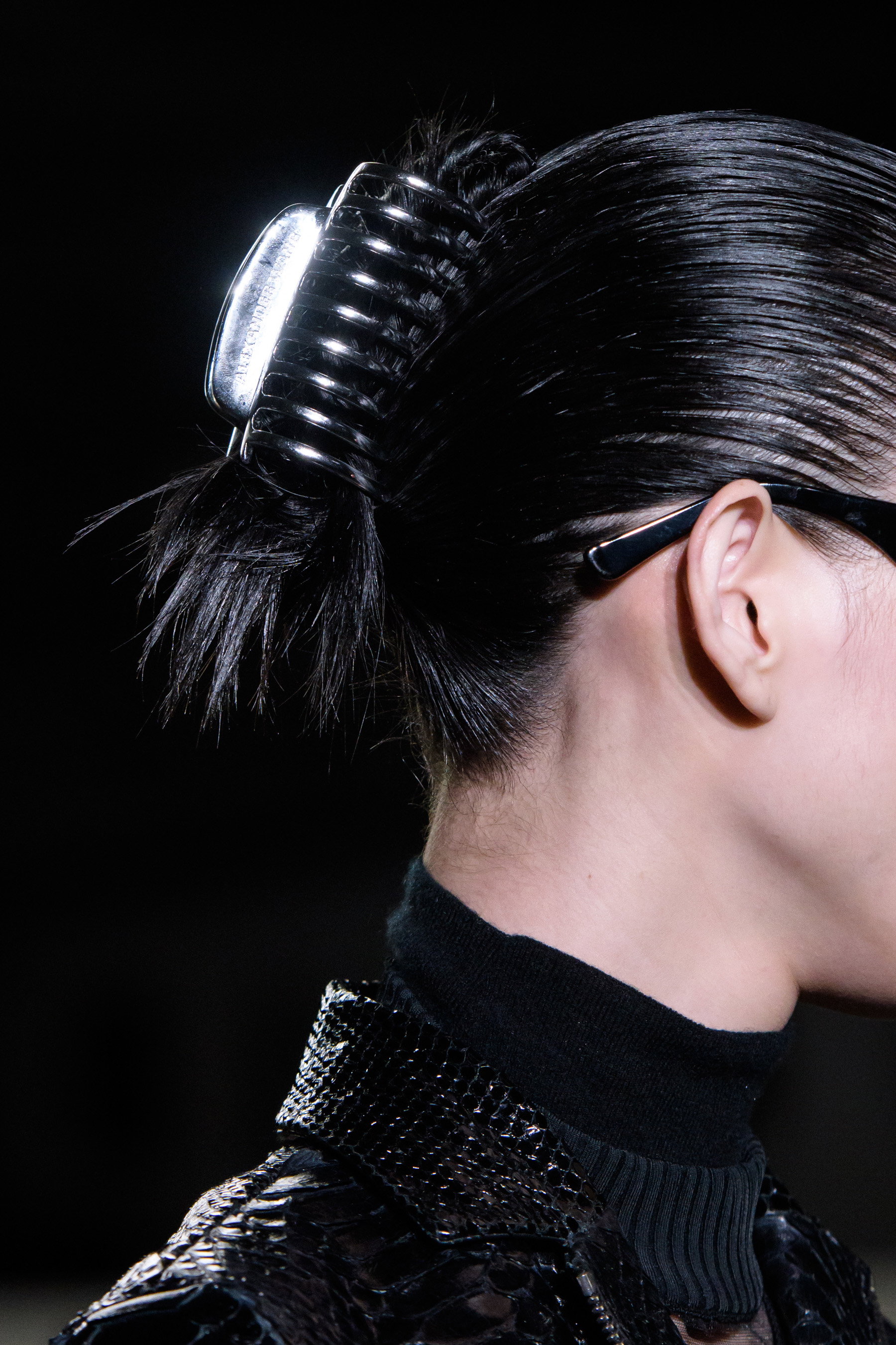 Klamry do włosów na pokazie Alexander Wang jesień-zima 2018/2019