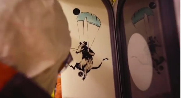 Graffiti Banksy'ego w londyńskim metrze