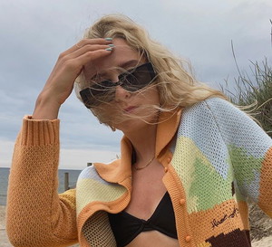 Fanny Ekstrand w kardiganie House of Sunny