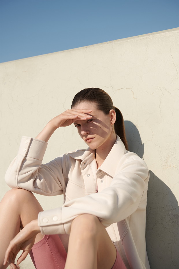 Athleisure - nowa kolekcja marki Reserved. Pokochają ją fanki sportowego stylu w wersji minimal, także w biurze