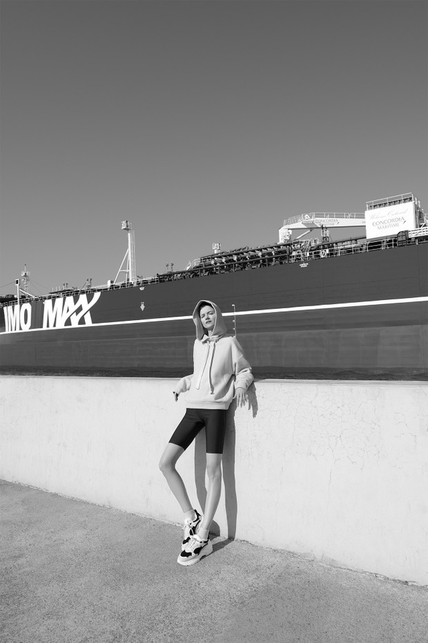 Athleisure - nowa kolekcja marki Reserved. Pokochają ją fanki sportowego stylu w wersji minimal, także w biurze