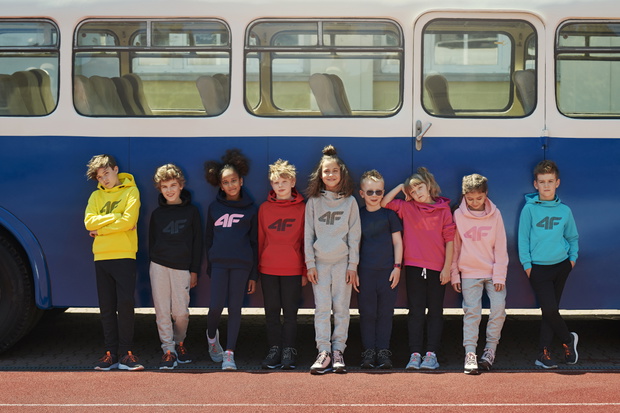 nowosci-od-4f-junior-na-sezon-aw204-b7a8ed8