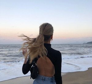body do spodni na Instagramie