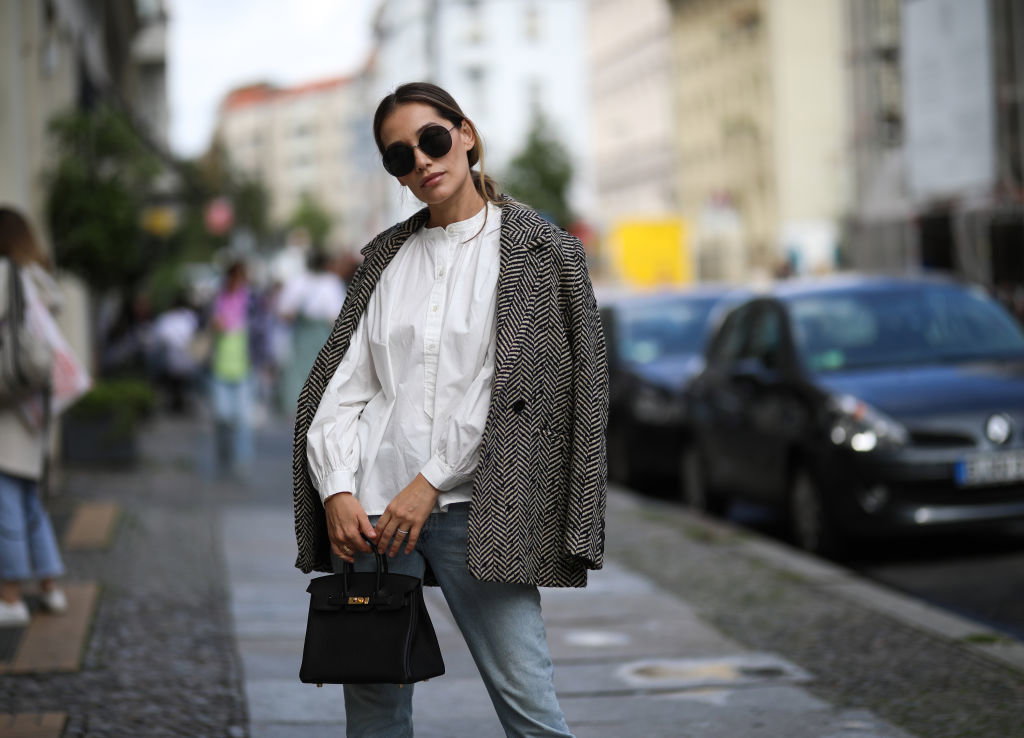 modne koszule na jesień: street fashion