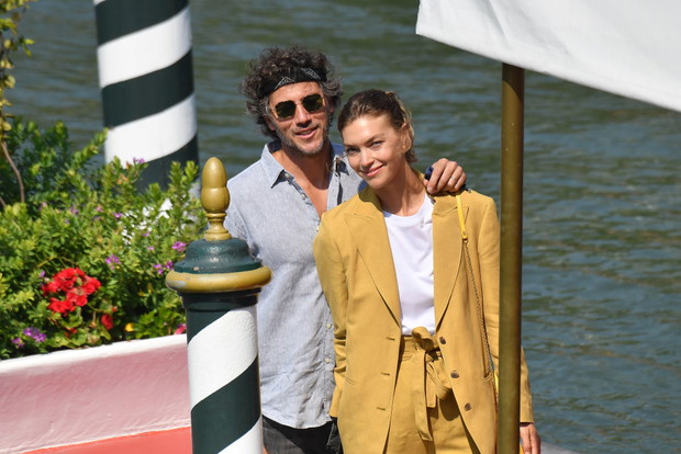 Gwiazdy na Festiwalu Filmowym w Wenecji 2020: stylizacje