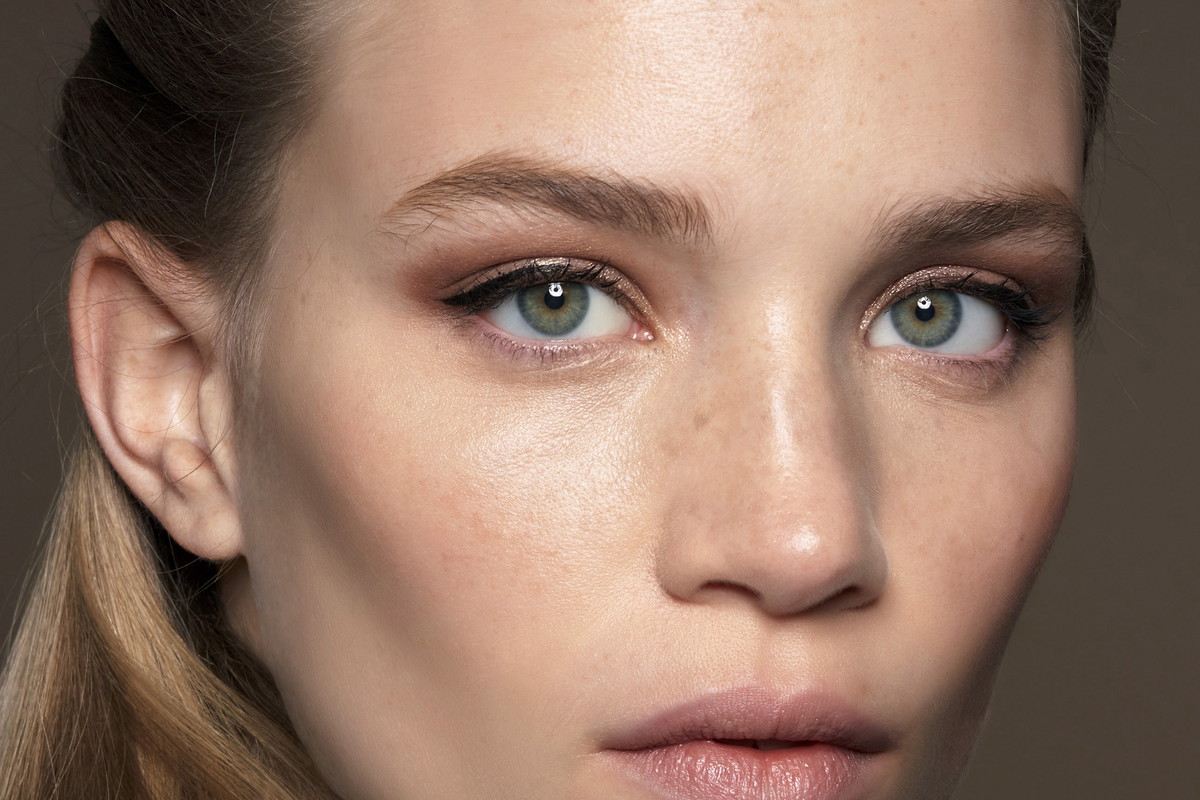 Podkłady z efektem "no makeup"