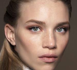 Podkłady z efektem "no makeup"