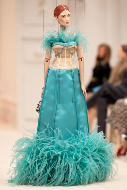moschino-kolekcja-spring-summer-20216-c2c5a7e