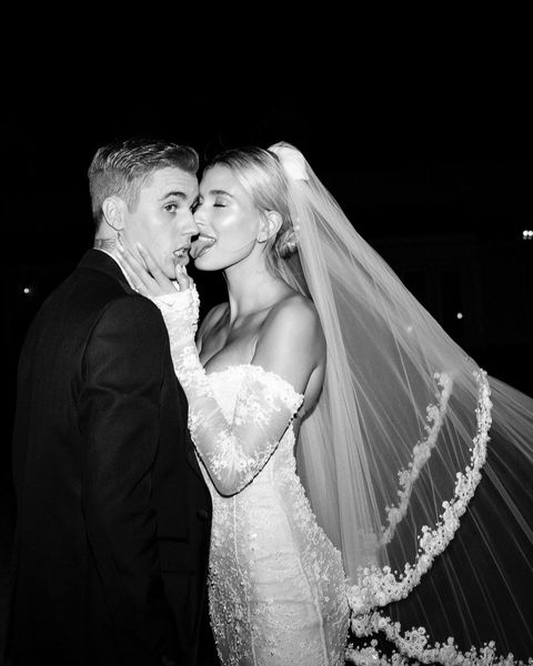 Suknia ślubna Hailey Bieber