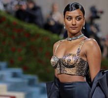 Gwiazdy "Bridgertonów" na Met Gala 2022