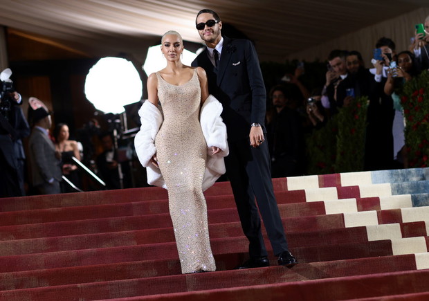 Kim Kardashian na Met Gala 2022 w sukni Marilyn Monroe.