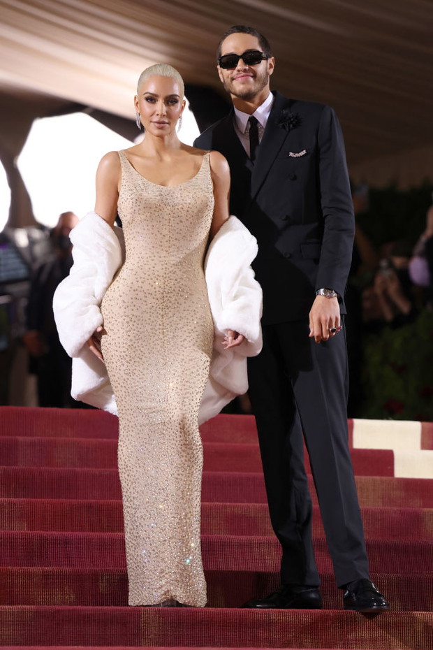 Met Gala 2022: suknie modelek i gwiazd. Sarah Jessica Parker, Hailey Bieber, Billie Eilish, Jared Leto i inni