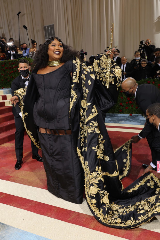 Met Gala 2022: suknie modelek i gwiazd. Sarah Jessica Parker, Hailey Bieber, Billie Eilish, Jared Leto i inni