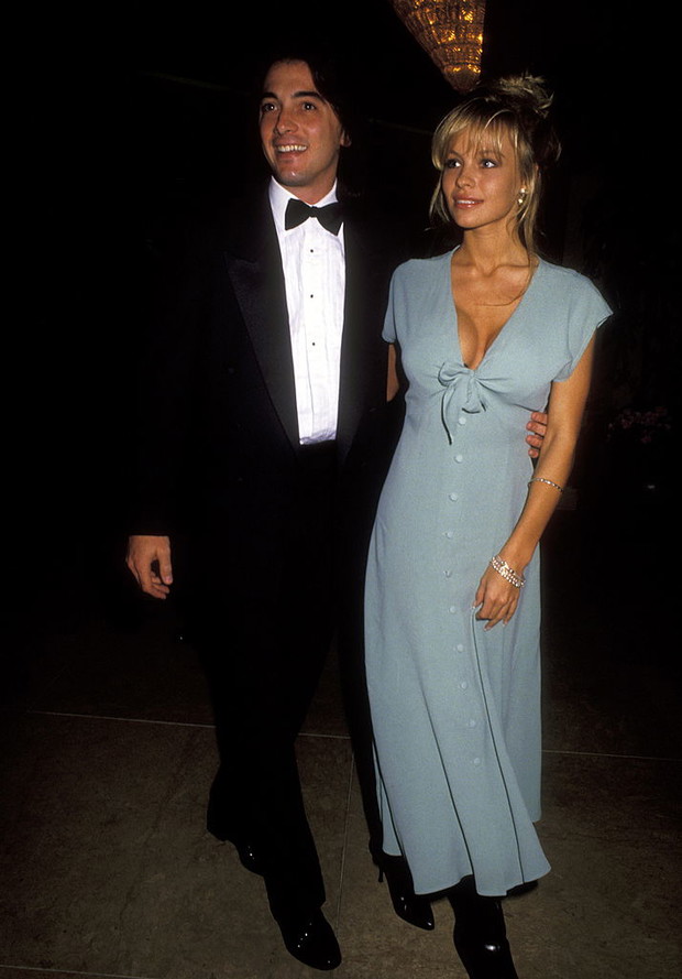 Stylizacje Pameli Anderson z lat 90.