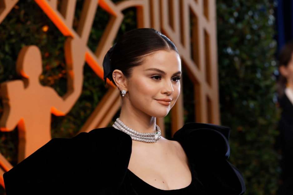Paznokcie w stylu Seleny Gomez zachwyciły internautów. Gwiazda zdecydowała się na kolor mani,  który pasuje do prawie każdej okazji