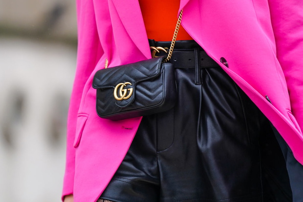 Street Style - Paris Fashion Week - Womenswear Fall/Winter 2020/2021 : Day Four