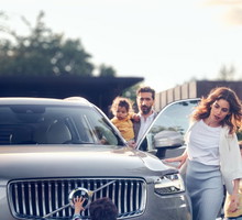 Dwa kroki w stronę bezpieczeństwa. O roli pasów bezpieczeństwa i fotelików dziecięcych rozmawiamy z ekspertami marki Volvo