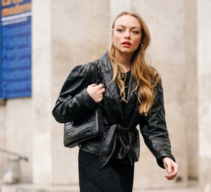 torebka w krokodyli wzór: street fashion