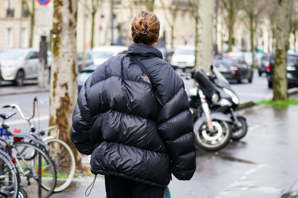 modne kurtki puchowe : street  fashion