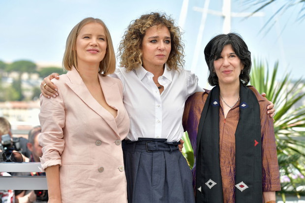 Joanna Kulig, Valeria Golino i Debra Granik na festiwalu filmowym w Cannes 2022.