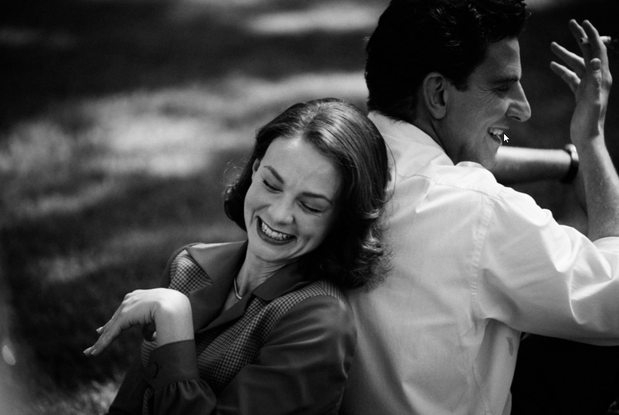 Bradley Cooper i Carey Mulligan w Maestro, produkcji platformy Netflix