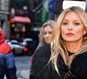 Ten trik Kate Moss podkreśli kości policzkowe i odmłodzi w kilka sekund. Konturowanie jeszcze nigdy nie było tak proste