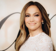 Paznokcie w stylu Jennifer Lopez podbijają internet. Gwiazda zdecydowała się na klasyczne mani w odświeżonej wersji
