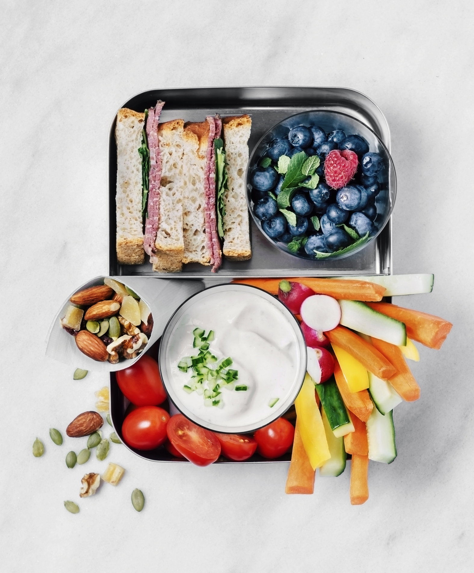 Lunchbox do pracy – 4 przepisy, które zrobisz w 10 minut. Proste, zdrowe i niedrogie