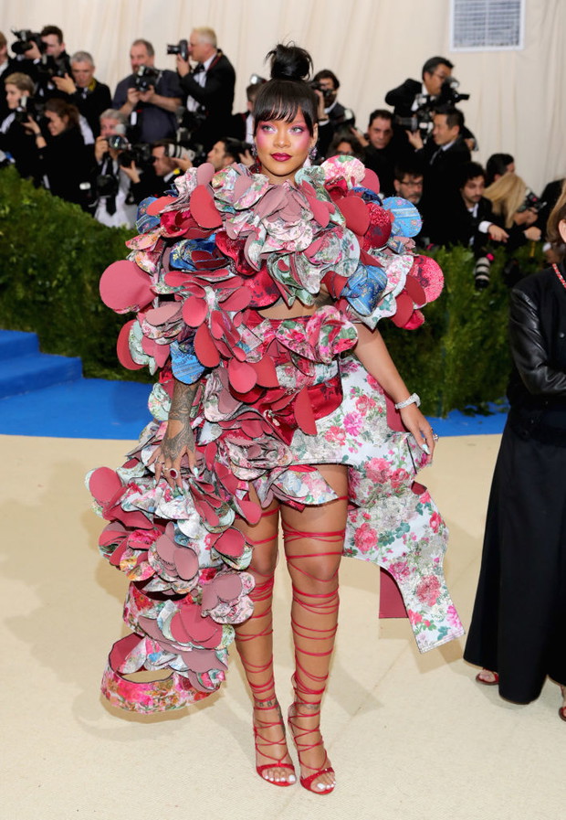 Rihanna – jak jej styl zmieniał się przez lata? Jakie marki uwielbia?