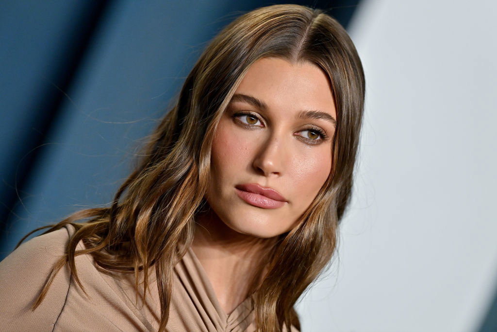 Pielęgnacja Hailey Bieber w 4 krokach