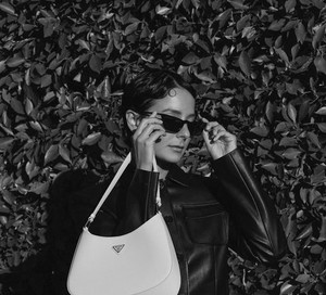 Alyssa Coscarelli z nową it-bag Prady