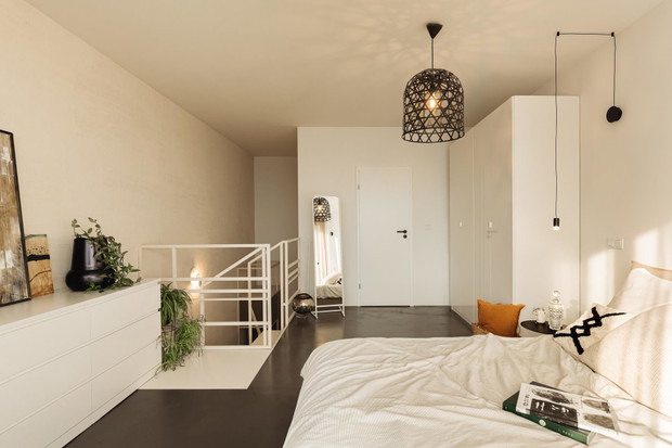 Mieszkanie z sypialnią na antresoli, Design: Architekt Magdalena Daszkiewicz, pracownia PRZESTRZENIE
