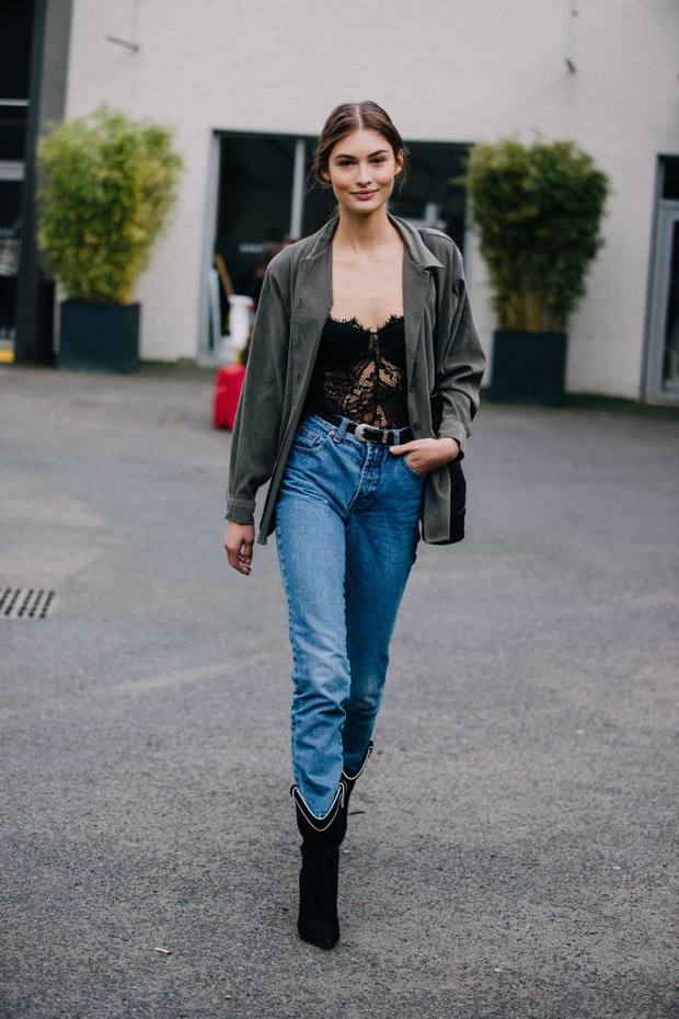 Street Style - Paris Fashion Week Womenswear Fall/Winter 2019/2020 : Day Five