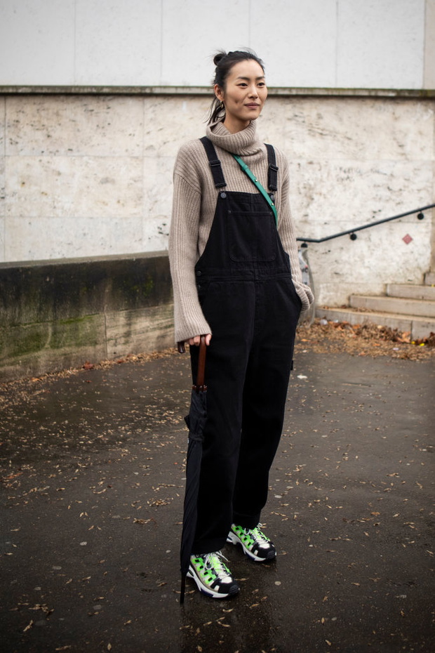 Street Style - Paris Fashion Week Womenswear Fall/Winter 2019/2020 : Day Eight