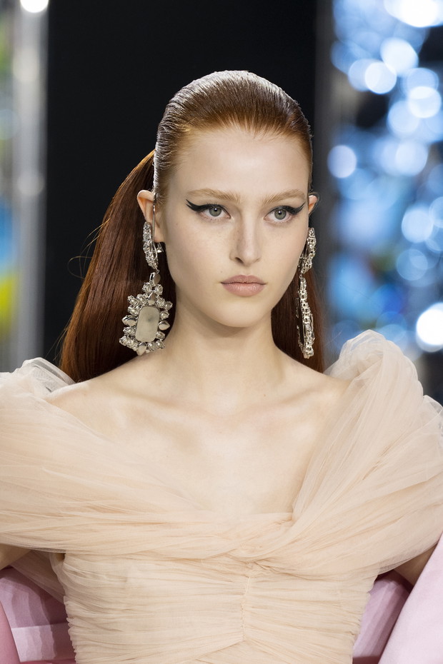 Fryzury na ślub cywilny - Giambattista Valli
