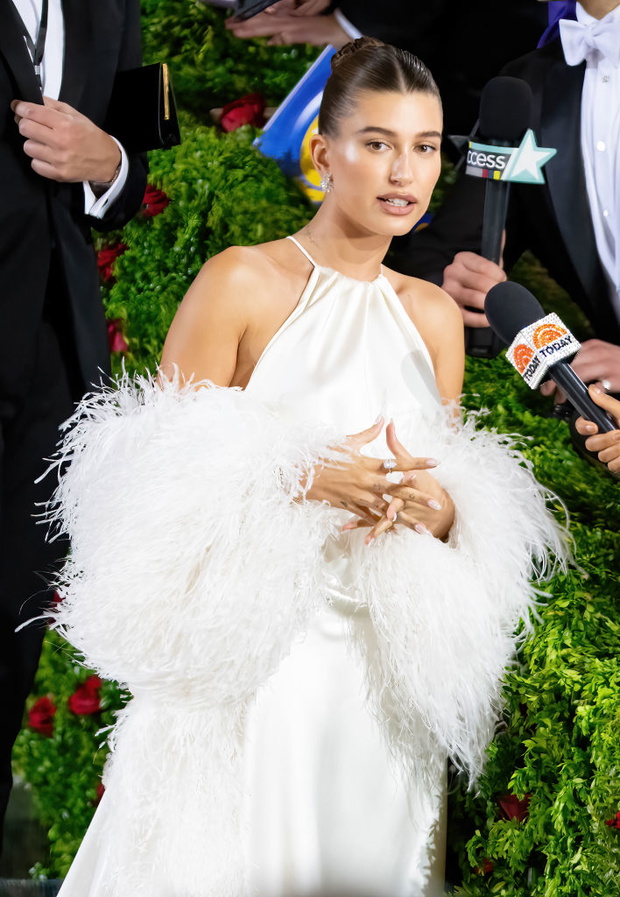 The 2022 Met Gala Celebrating "In America: An Anthology of Fashion" - Street Sightings