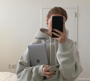 najpiękniejsze bluzy z kapturem: ig @mvb