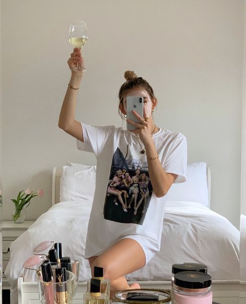 6 stylowych t-shirtów, z którymi podbijesz Instagram. Podobne znalazłyśmy w ofercie polskich marek