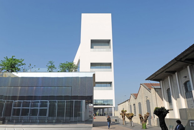 Fundacja Prada, Mediolan