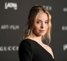 Ulubione kosmetyki Sydney Sweeney, gwiazdy serialu "Euforia". Aktorka używa popularnych produktów, które bez problemu kupisz również w Polsce