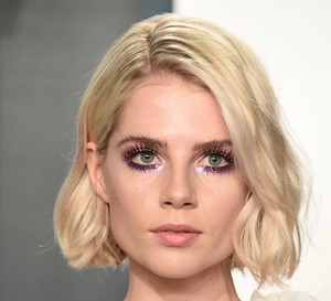 Ulubione kosmetyki Lucy Boynton kupisz również w Polsce. Aktorka jest fanką słynnego ziołowego kremu i najlepszej odżywki do włosów blond